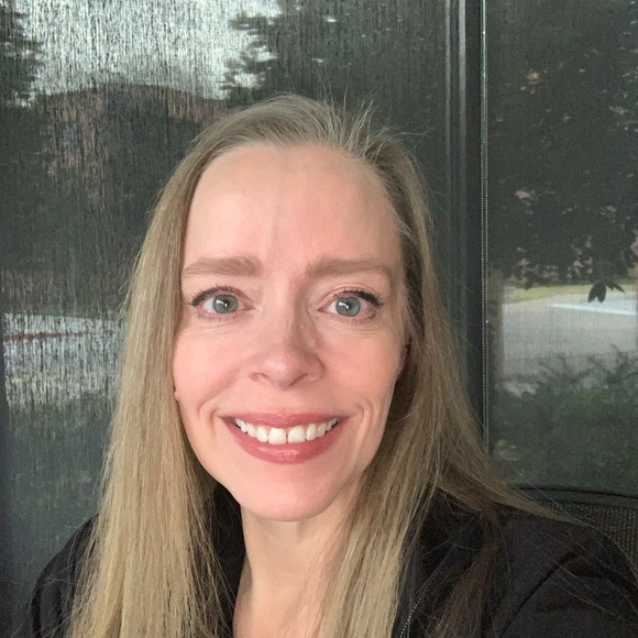 Meet your Posher, Heather - Picture 2 of 4